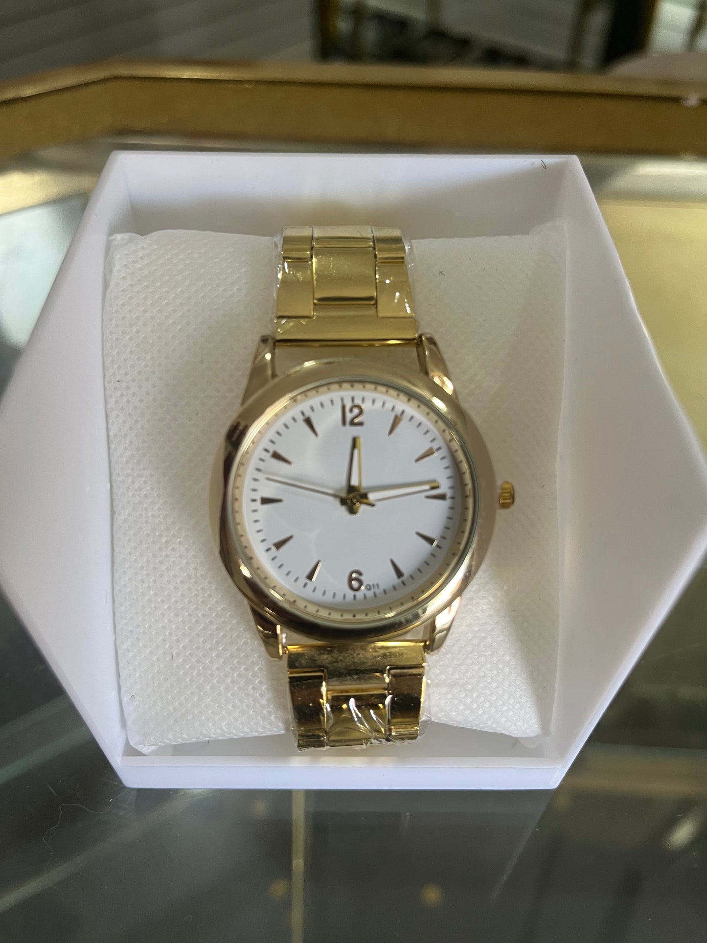 ROUND YELLOW GOLD WRISTWATCH